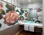 Фотомозаика в маленькой ванной