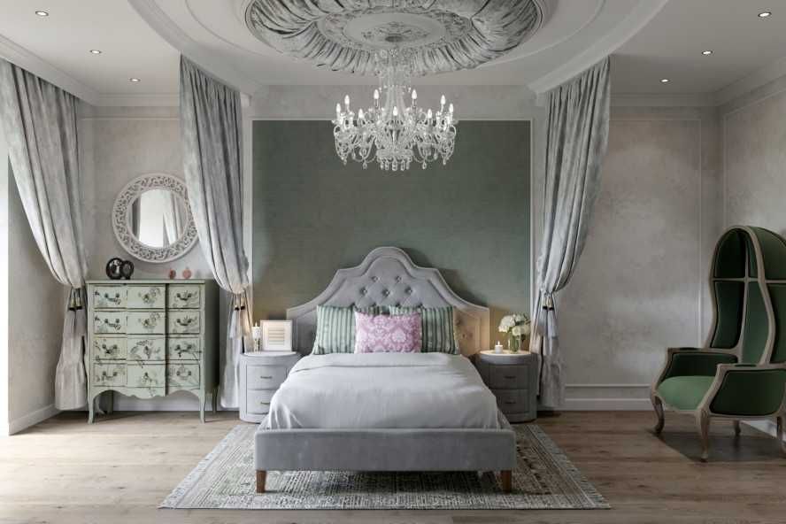 классическая спальня, кровать за шторами, большая потолочная розетка