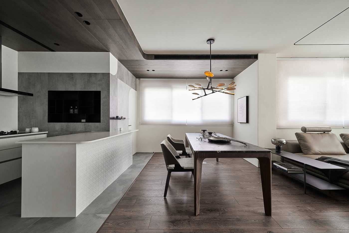 кухня-столовая-гостиная, зонирование пола и двухуровневый потолок