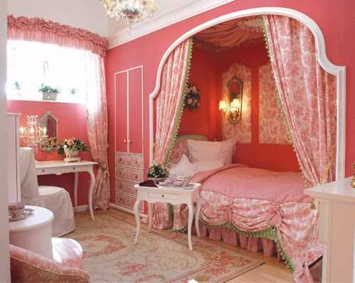 классическая спальня для девочки, кровать в нише, альков, розовый интерьер