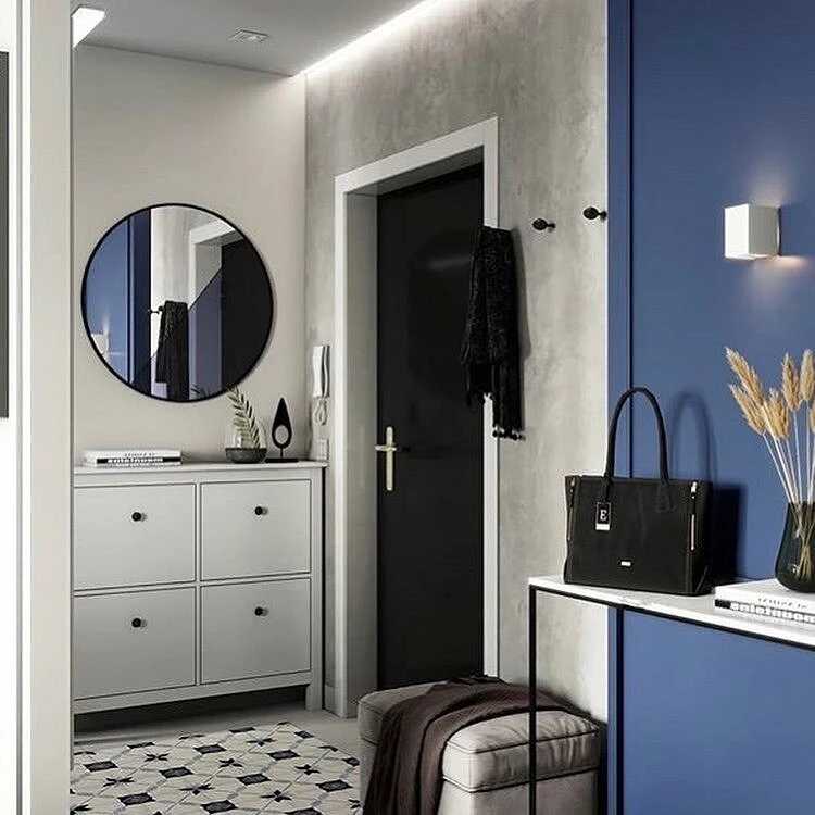 Серый и синий в прихожей, современный стиль, чёрная дверь