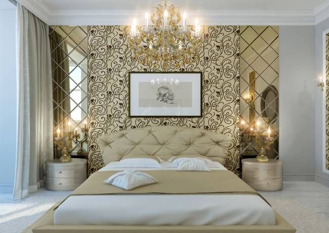 дорогая спальня в стиле ар-деко, зеркальные панно и обои с орнаментом за кроватью